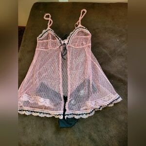 Size small Victoria Secret open front nightie with panty.